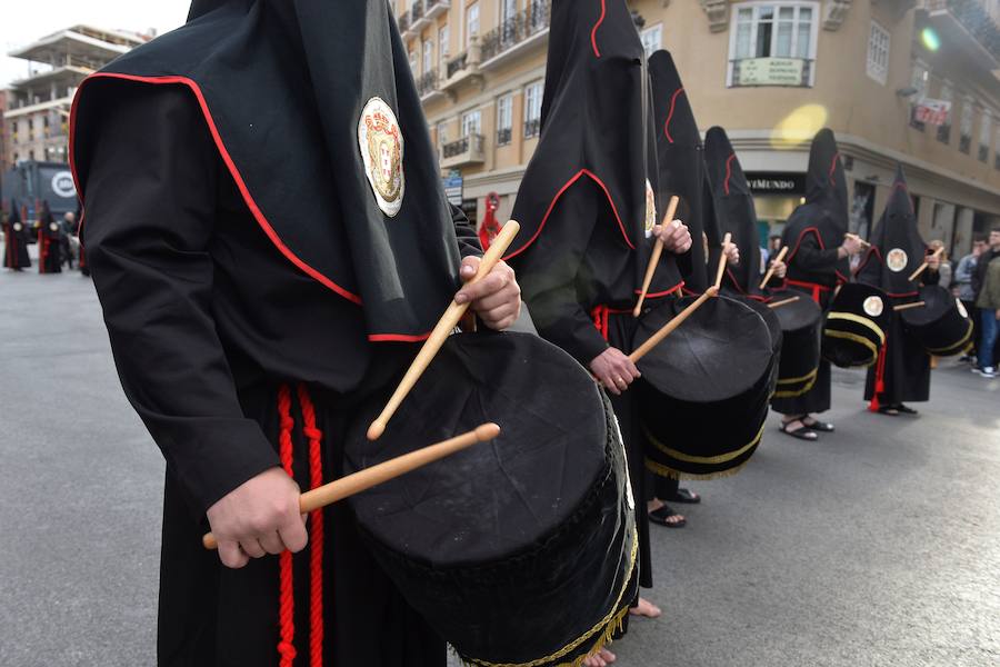 Los nazarenos portaron las imágenes por el centro de la ciudad