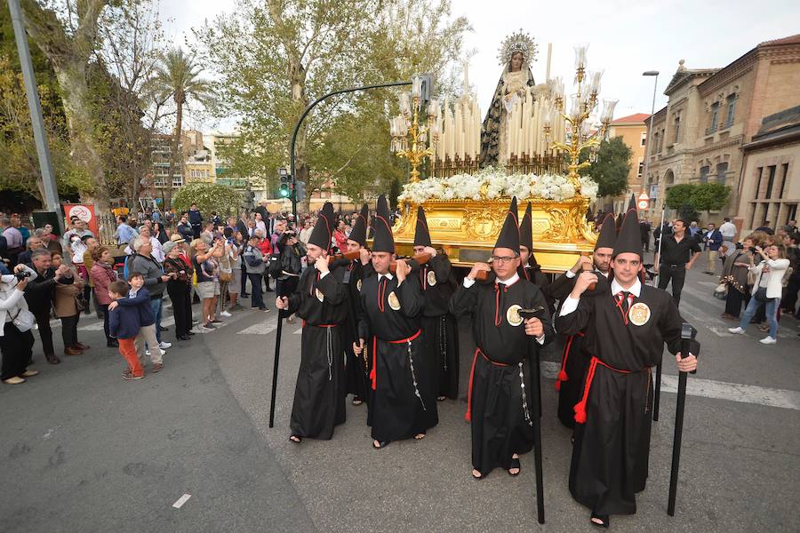 Los nazarenos portaron las imágenes por el centro de la ciudad