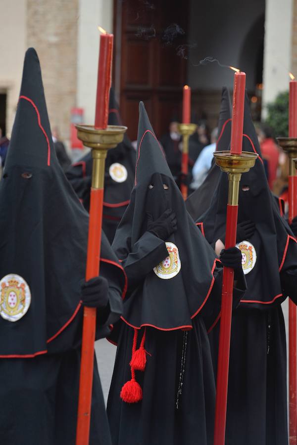 Los nazarenos portaron las imágenes por el centro de la ciudad