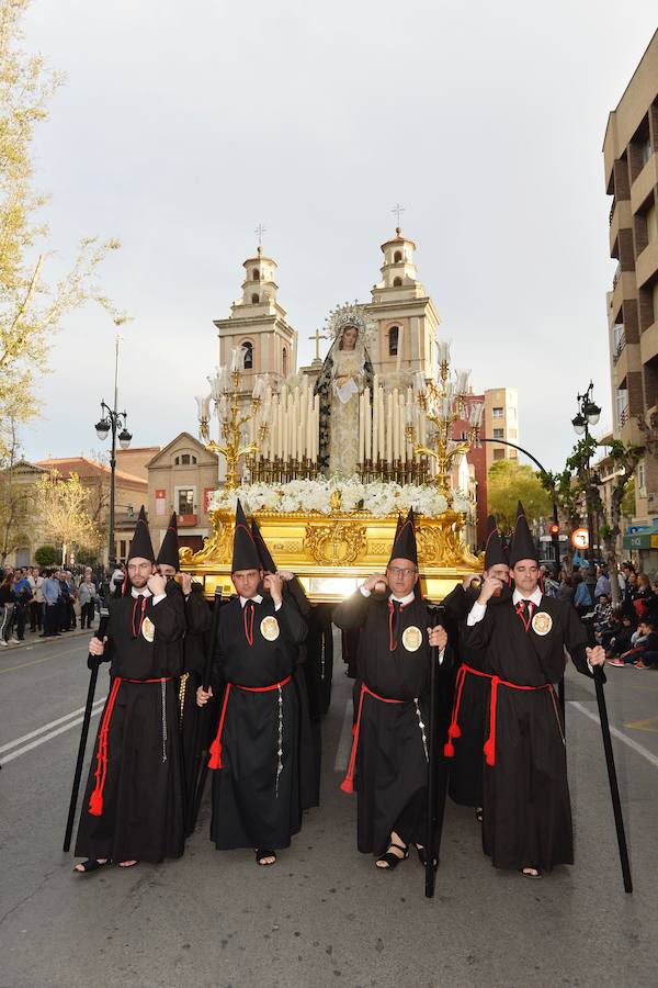 Los nazarenos portaron las imágenes por el centro de la ciudad