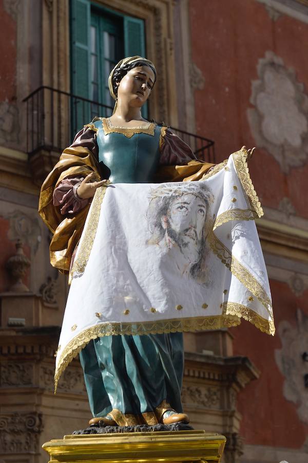 Las obras del escultor murciano convierten la ciudad de Murcia en un museo al aire libre en Semana Santa