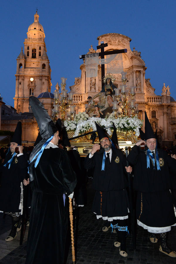 Procesionaron Los Servitas, el Santo Sepulcro y la Cofradía del Cristo de la Misericordia