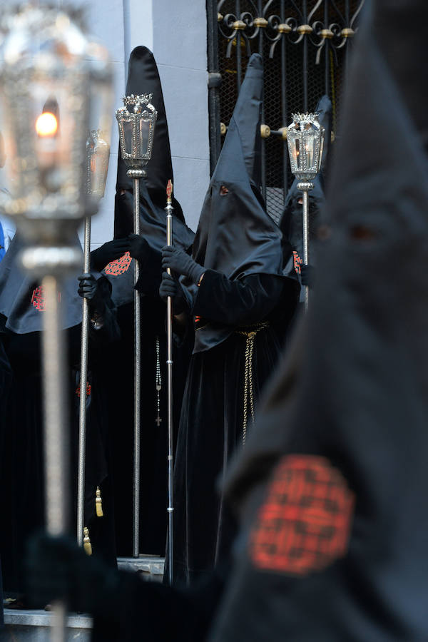 Procesionaron Los Servitas, el Santo Sepulcro y la Cofradía del Cristo de la Misericordia