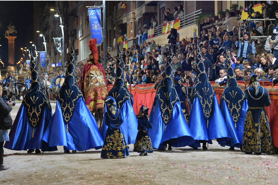 Los azules sacaron siete carros de seis caballos y los blancos tres de ocho, uno de seis, otro de cinco y dos más de guerra