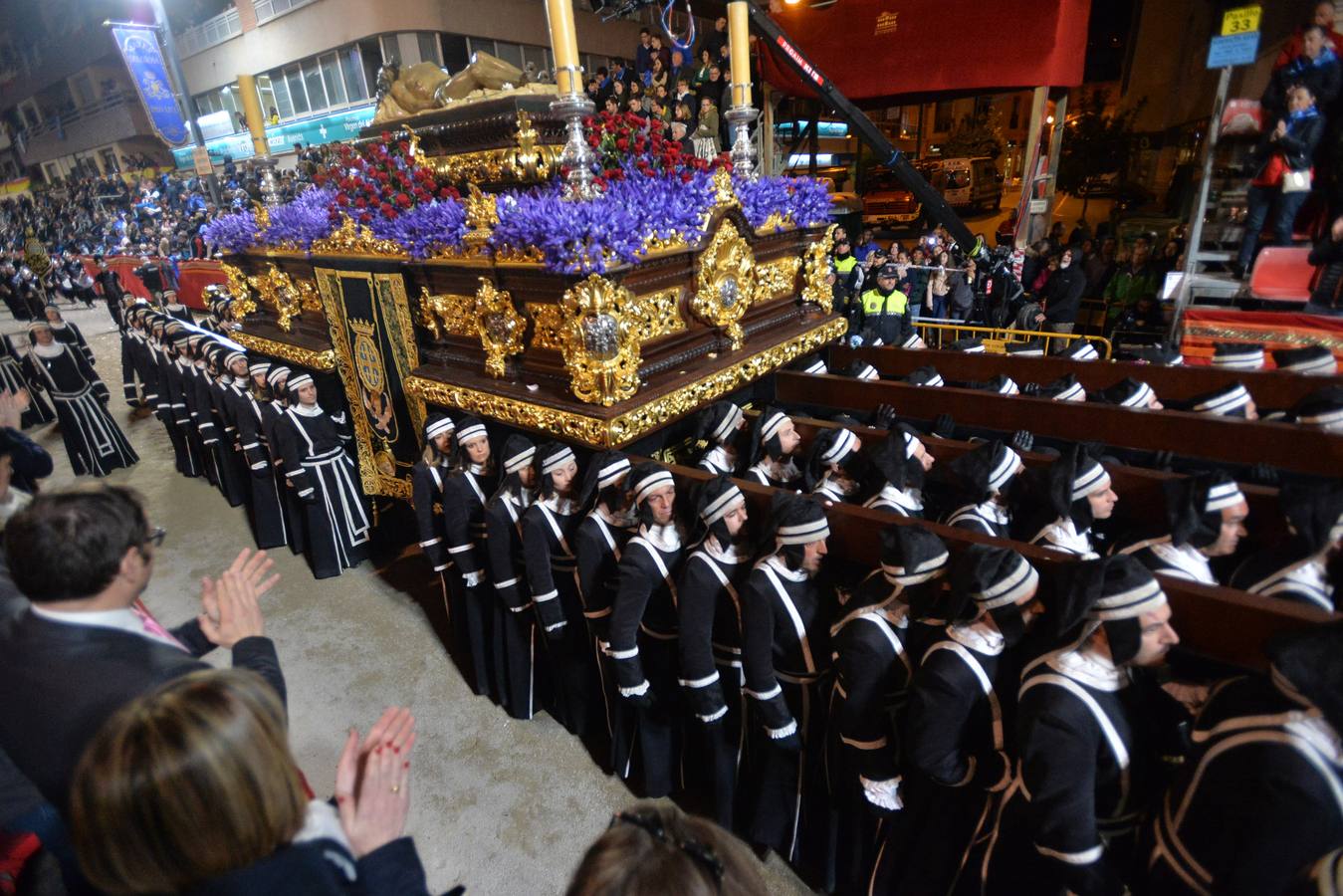 Sacaron su mejor 'artillería' para no defraudar a los miles de lorquinos y visitantes que presenciaron el Cortejo de Viernes Santo.