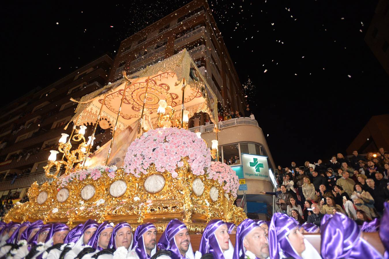 Sacaron su mejor 'artillería' para no defraudar a los miles de lorquinos y visitantes que presenciaron el Cortejo de Viernes Santo.