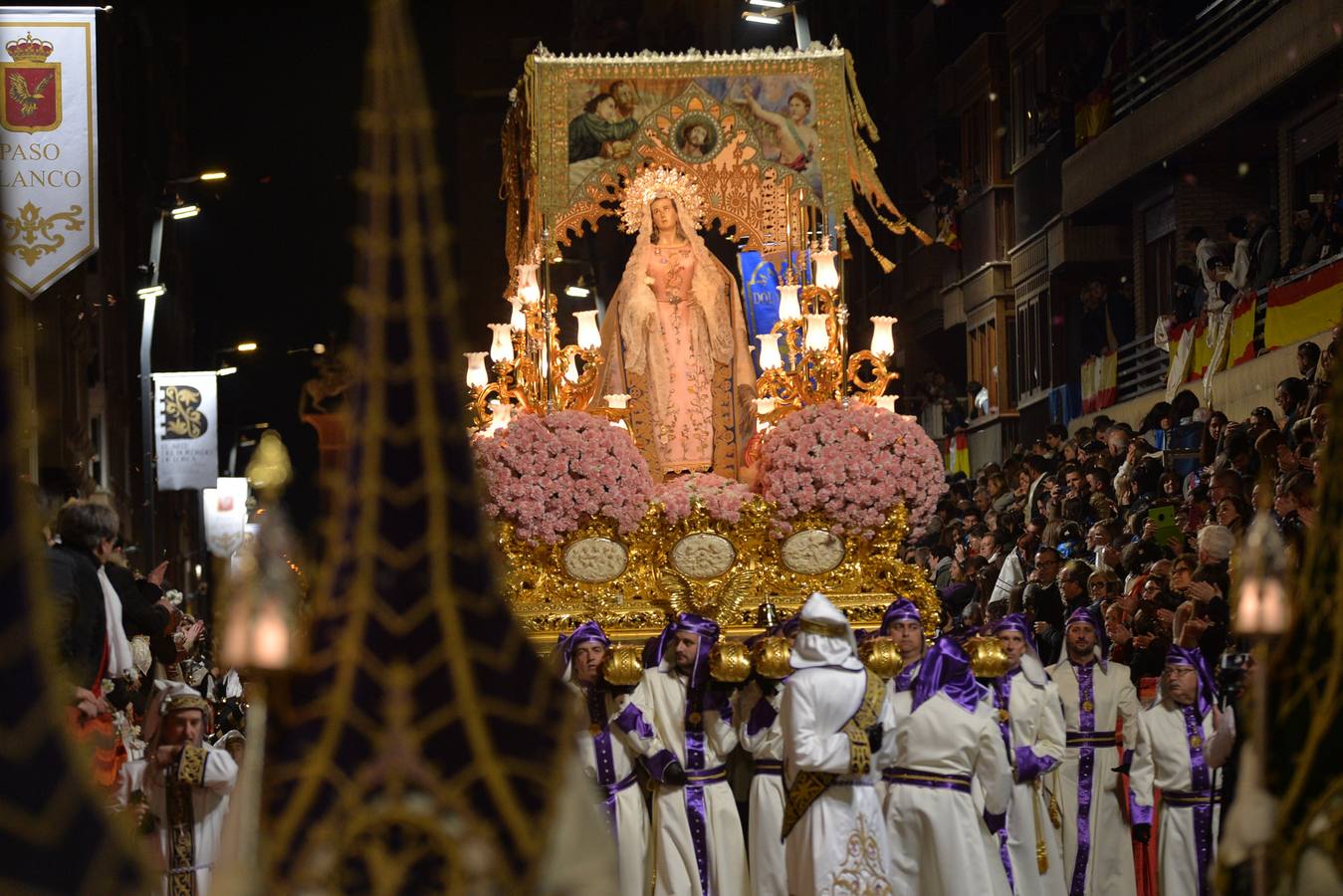 Sacaron su mejor 'artillería' para no defraudar a los miles de lorquinos y visitantes que presenciaron el Cortejo de Viernes Santo.