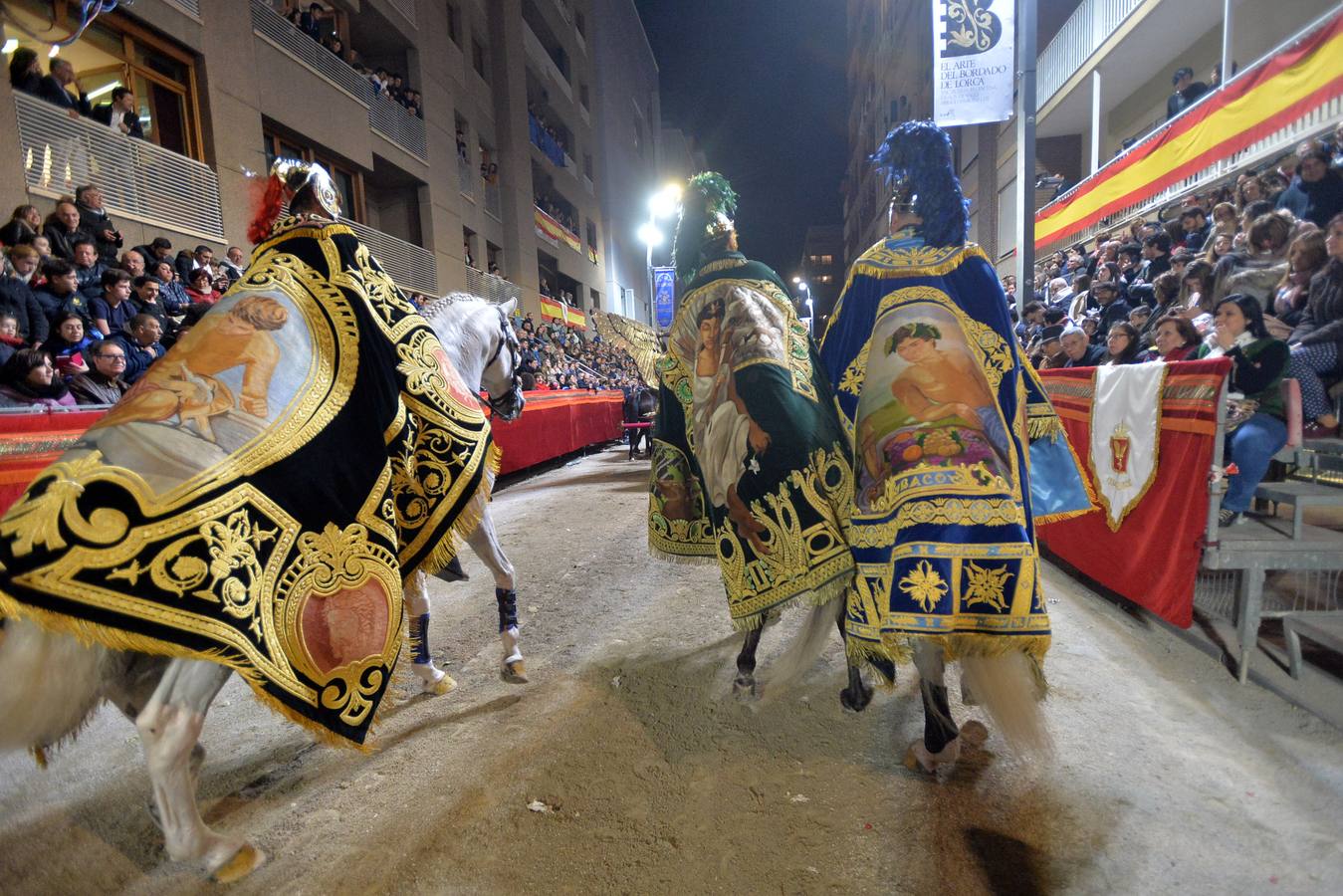 Sacaron su mejor 'artillería' para no defraudar a los miles de lorquinos y visitantes que presenciaron el Cortejo de Viernes Santo.