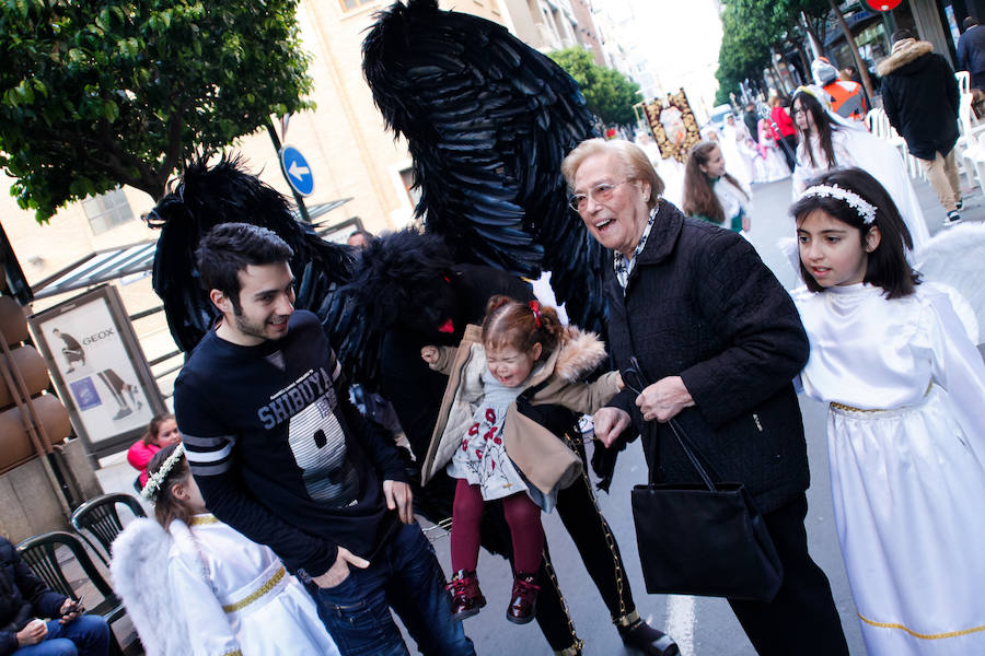 La Archicofradía del Resucitado saca once pasos a la calle en una jornada de fiesta que reúne a miles de murcianos y turistas