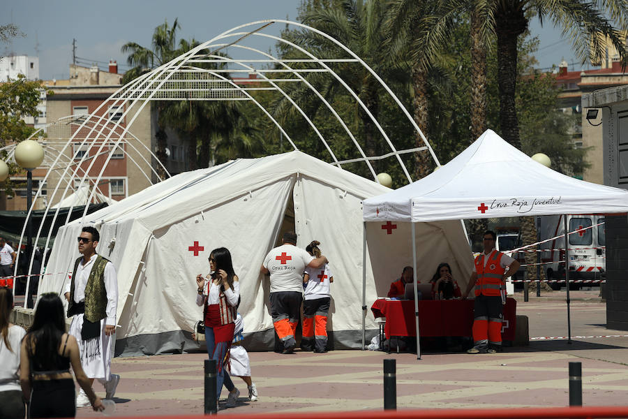 La Federación de Peñas Huertanas garantiza para hoy «el mayor desfile que se ha visto jamás» en España sobre costumbres y tradiciones. Bordadoras de refajos, troveros y panochistas, grupos folclóricos de una decena de municipios y antiguos oficios harán las delicias en el Bando