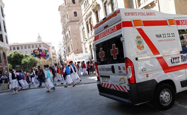 Una ambulancia en las inmediaciones de la Plaza Santo Domingo. 