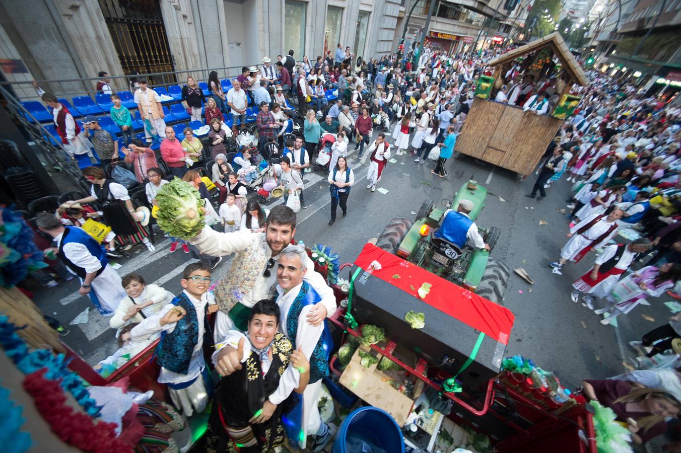 Las calles de Murcia se visten de costumbrismo en el desfile del Bando de La Huerta 2018