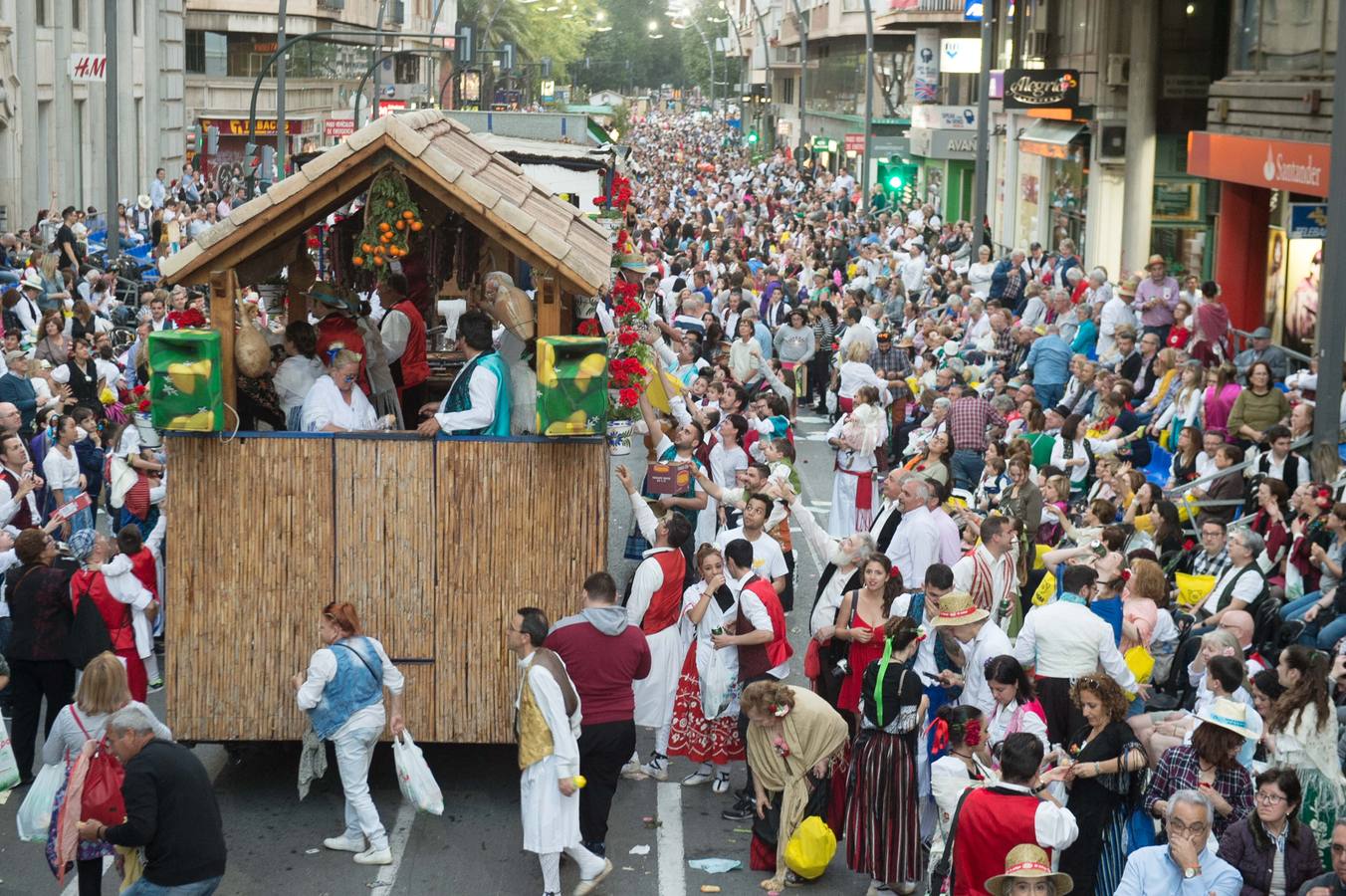 Las calles de Murcia se visten de costumbrismo en el desfile del Bando de La Huerta 2018