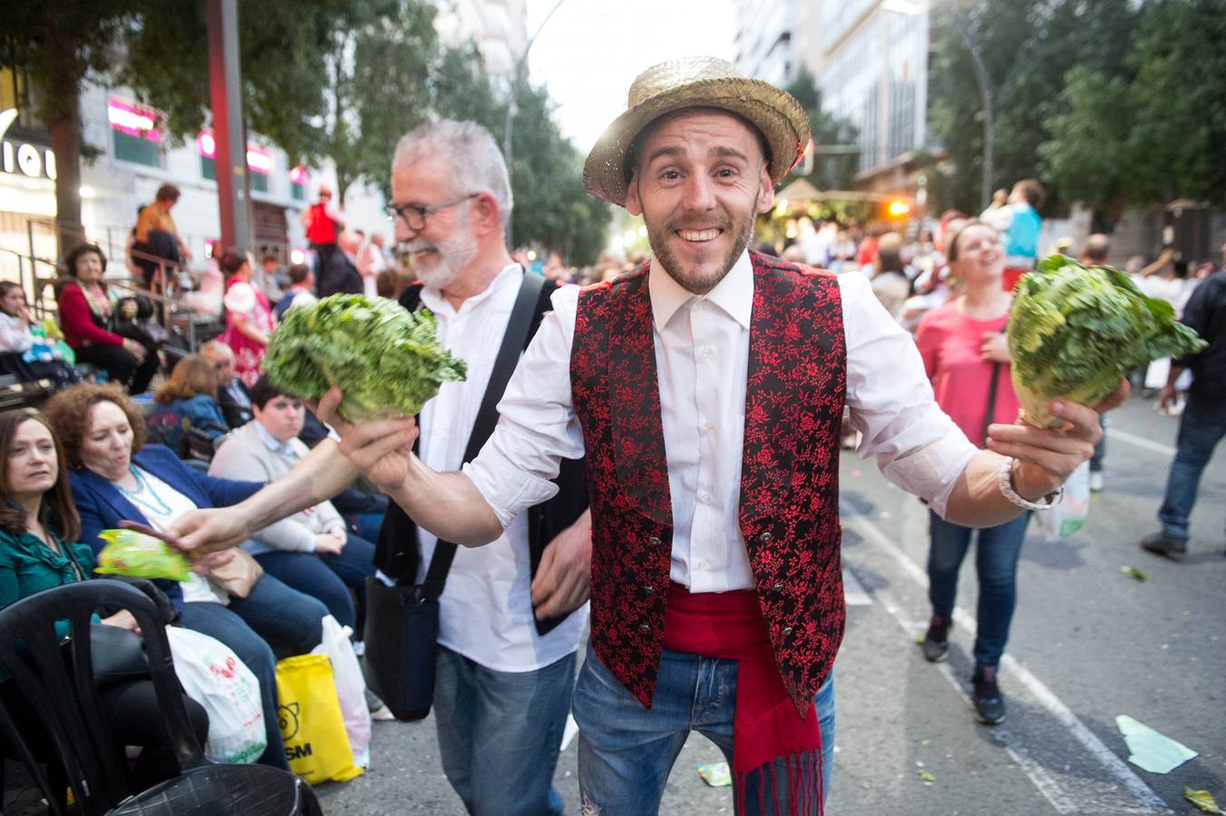 Las calles de Murcia se visten de costumbrismo en el desfile del Bando de La Huerta 2018