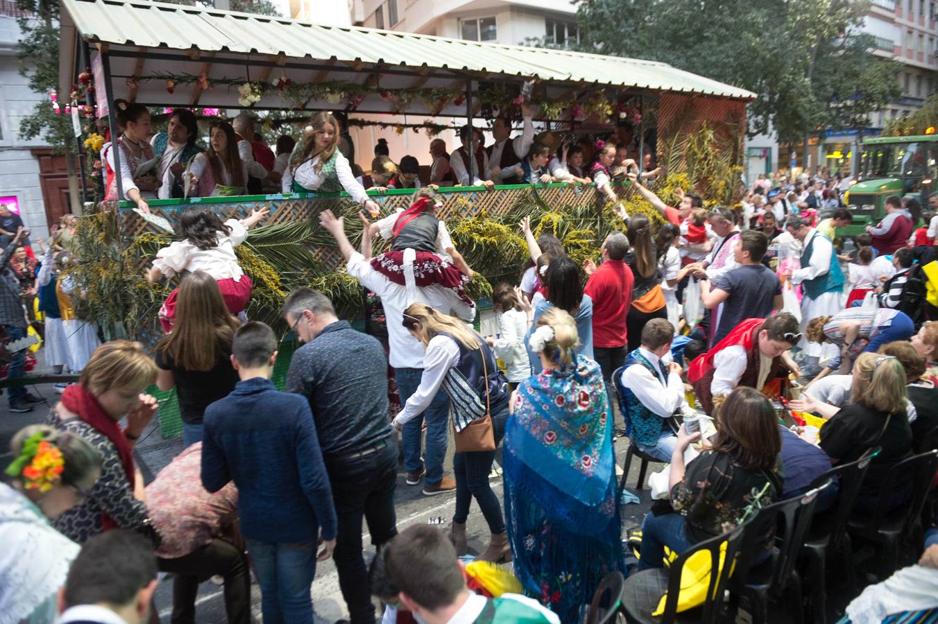 Las calles de Murcia se visten de costumbrismo en el desfile del Bando de La Huerta 2018