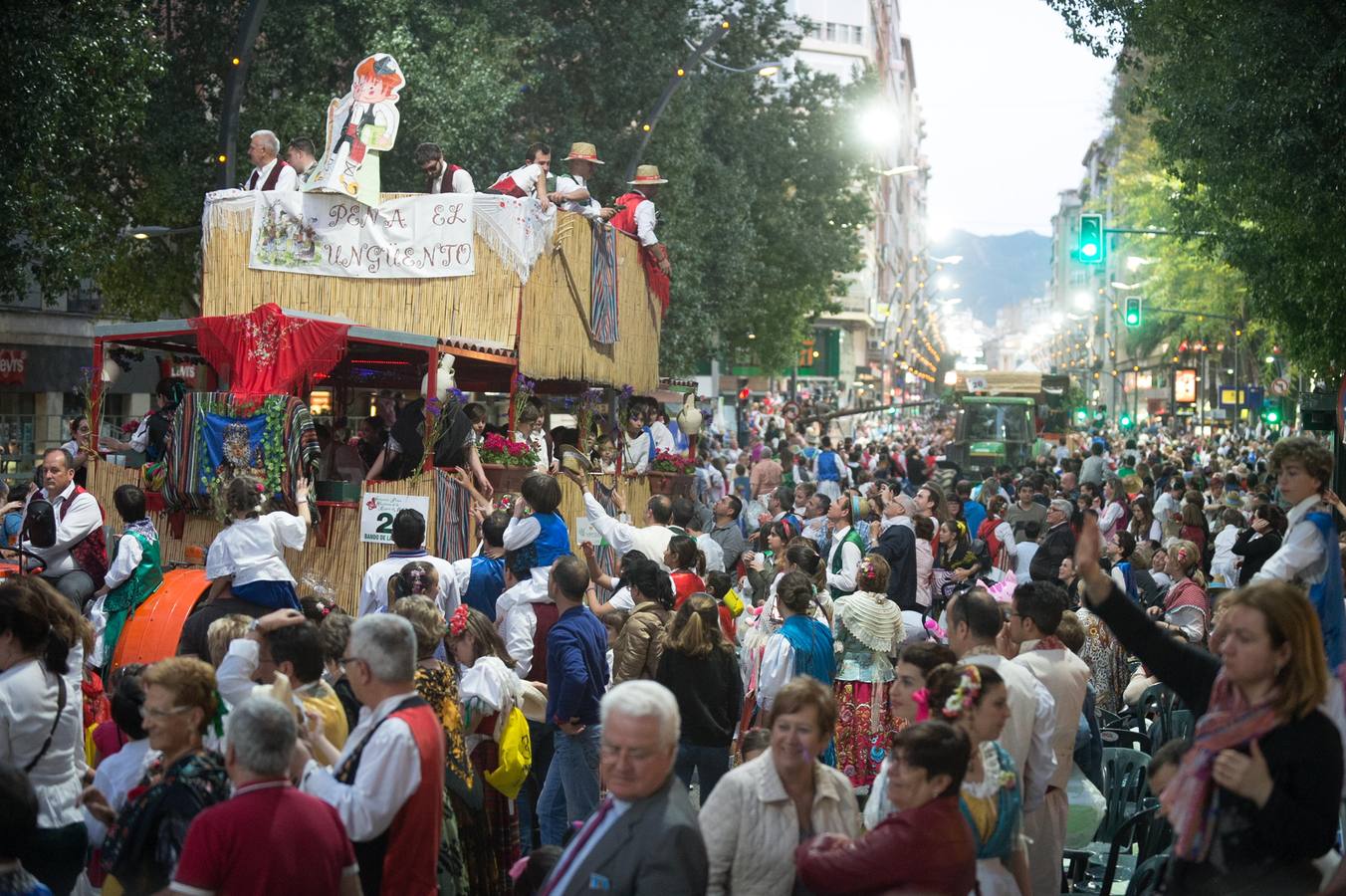 Las calles de Murcia se visten de costumbrismo en el desfile del Bando de La Huerta 2018