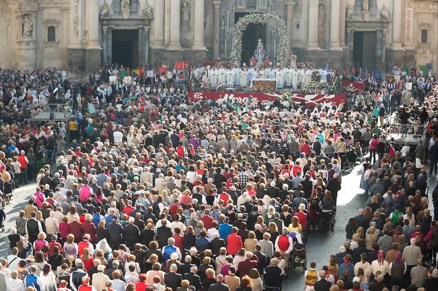 El obispo Lorca Planes invita a compartir «el pan y la alegría» 