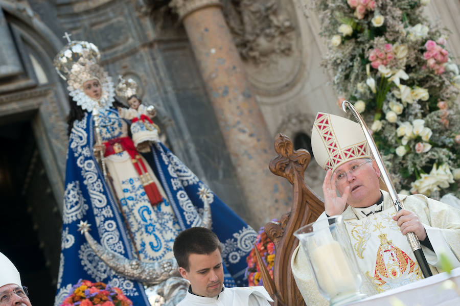 El obispo Lorca Planes invita a compartir «el pan y la alegría» 