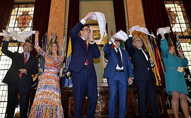 Presentación oficial de Alfonso López y Alicia Hernández como Gran Pez y Doña Sardina, este miércoles. 