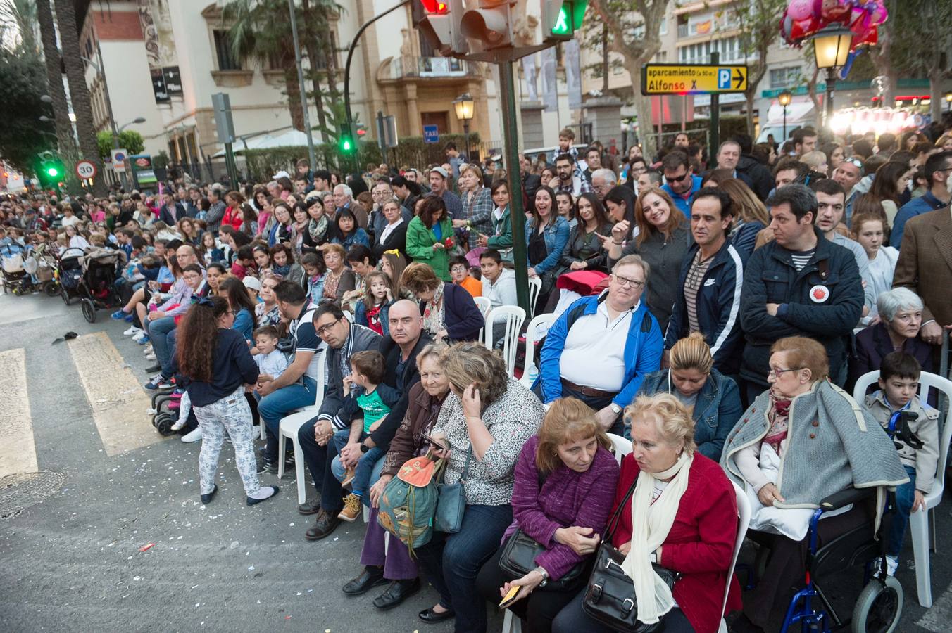 Espectáculos y grupos de animación amenizaron el desfile de la Llegada de la Sardina.