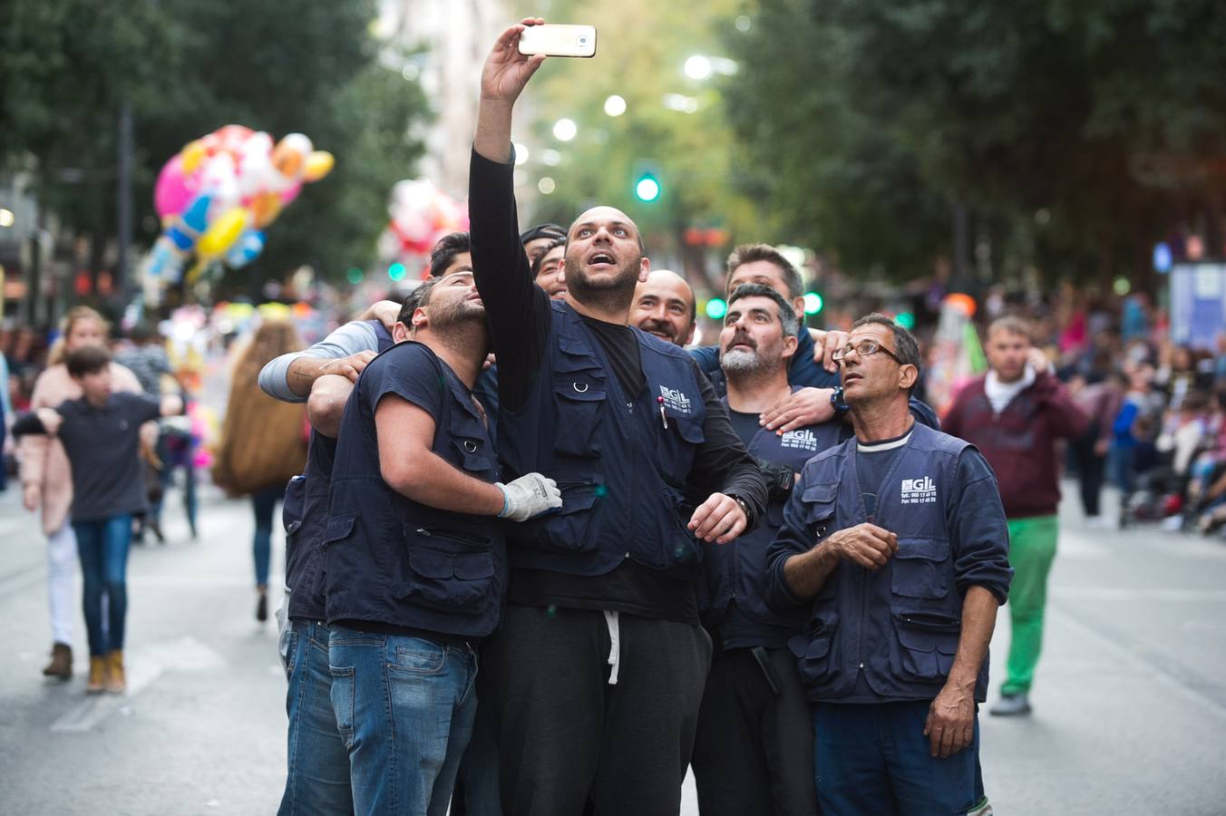 Espectáculos y grupos de animación amenizaron el desfile de la Llegada de la Sardina.