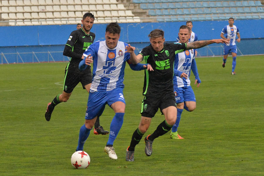 El Lorca Deportiva queda maltrecho tras caer ante el filial del Granada y agotará su último cartucho la próxima jornada contra Las Palmas Atlético