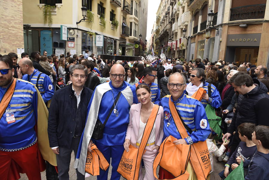 Doña Sardina se despide de los murcianos con un multitudinario pasacalles que ha concluido en la Plaza Circular