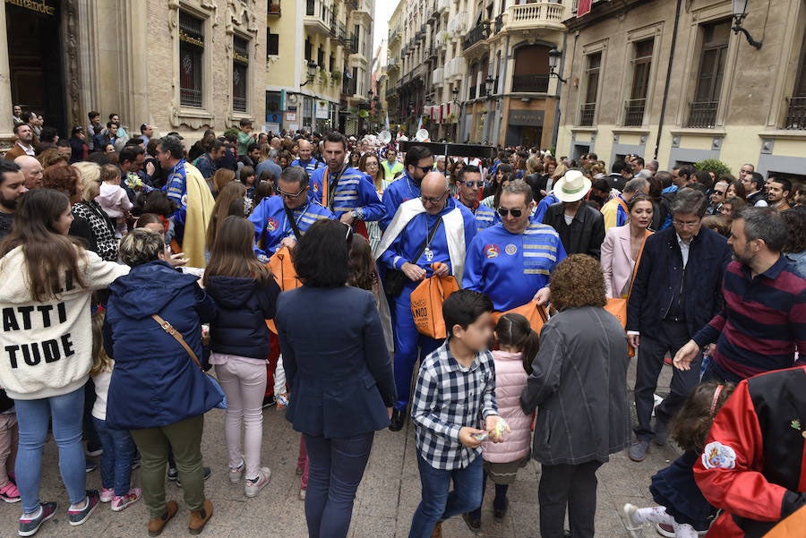 Doña Sardina se despide de los murcianos con un multitudinario pasacalles que ha concluido en la Plaza Circular