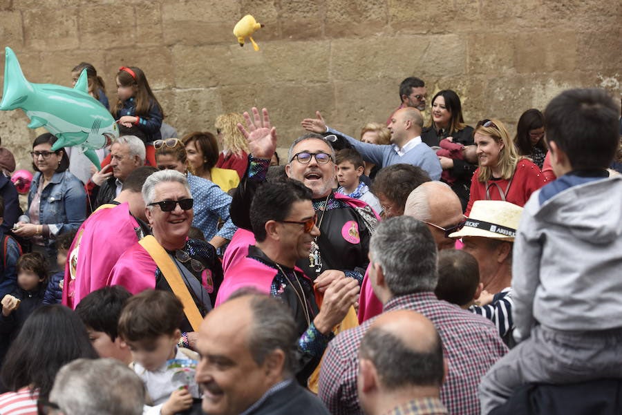 Doña Sardina se despide de los murcianos con un multitudinario pasacalles que ha concluido en la Plaza Circular