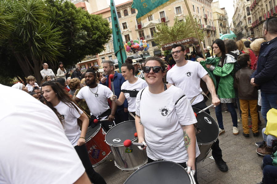 Doña Sardina se despide de los murcianos con un multitudinario pasacalles que ha concluido en la Plaza Circular