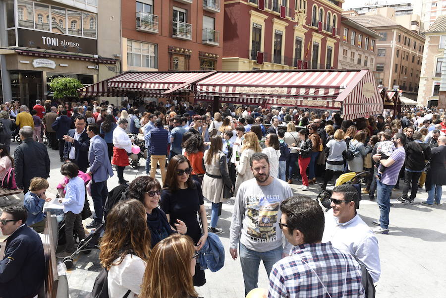 Doña Sardina se despide de los murcianos con un multitudinario pasacalles que ha concluido en la Plaza Circular