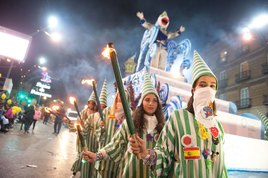 La cabalgata no deja indiferente a nadie por la diversidad y la originalidad de los espectáculos, por la alegría de los participantes y las pugnas para cazar los regalos