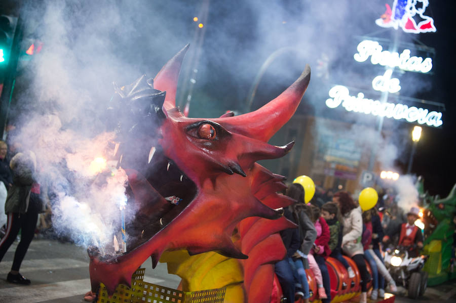La cabalgata no deja indiferente a nadie por la diversidad y la originalidad de los espectáculos, por la alegría de los participantes y las pugnas para cazar los regalos