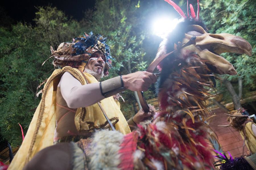 La cabalgata no deja indiferente a nadie por la diversidad y la originalidad de los espectáculos, por la alegría de los participantes y las pugnas para cazar los regalos