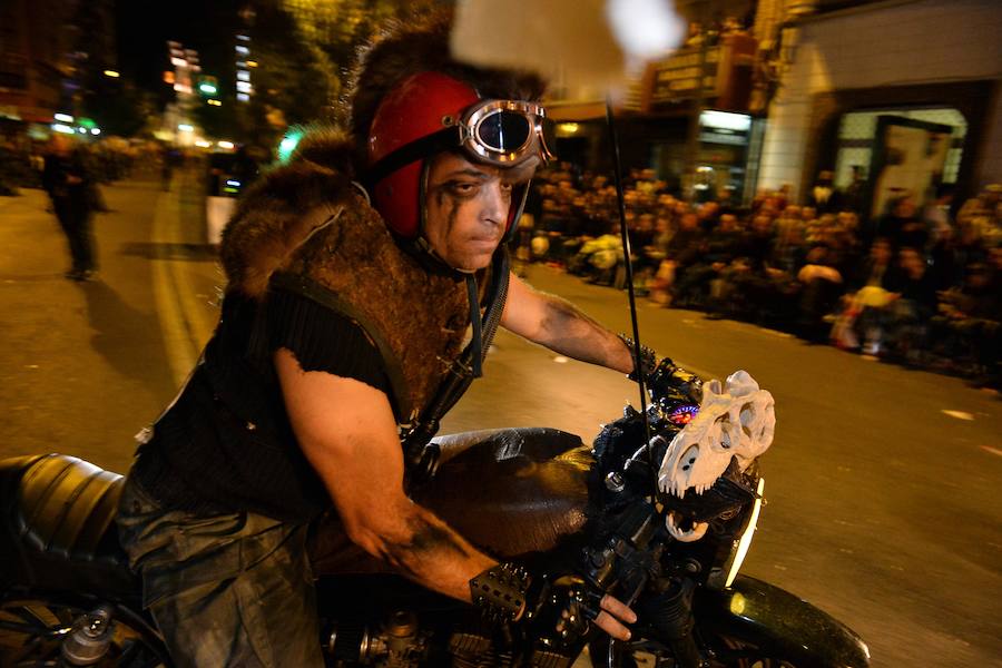 La Agrupación Sardinera se luce con un gran desfile en el que brillaron los números musicales