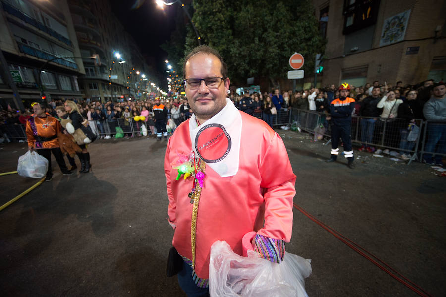 Con la quema de la Sardina y un espectáculo pirotécnico, Murcia despide sus Fiestas de Primavera.