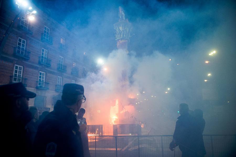 Con la quema de la Sardina y un espectáculo pirotécnico, Murcia despide sus Fiestas de Primavera.