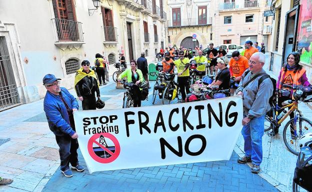 Cicloturistas contra el 'fracking' en el Segura