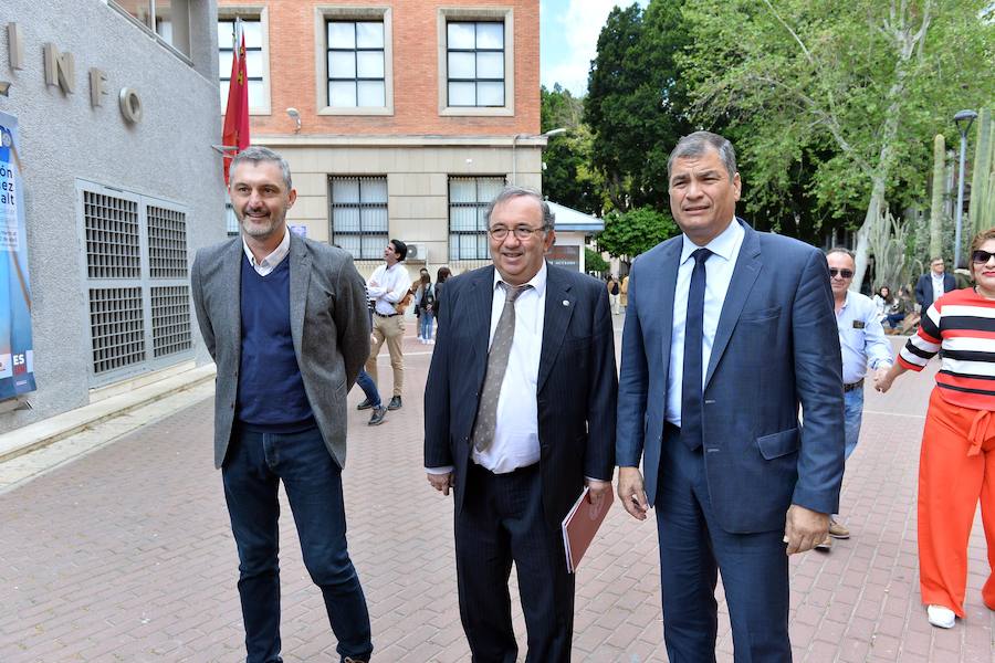 El expresidente de Ecuador pronunció la conferencia 'América Latina en disputa: retos y desafíos', en el Paraninfo del Campus de La Merced de Murcia