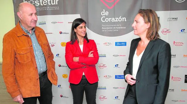 Alfonso Torres, Idoia Carrillo y María del Mar Martínez, en el Hotel Carlos III.