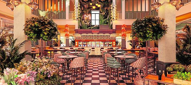 El suelo original del patio central, con un gran espacio de bebidas en el centro y puestos en los laterales.