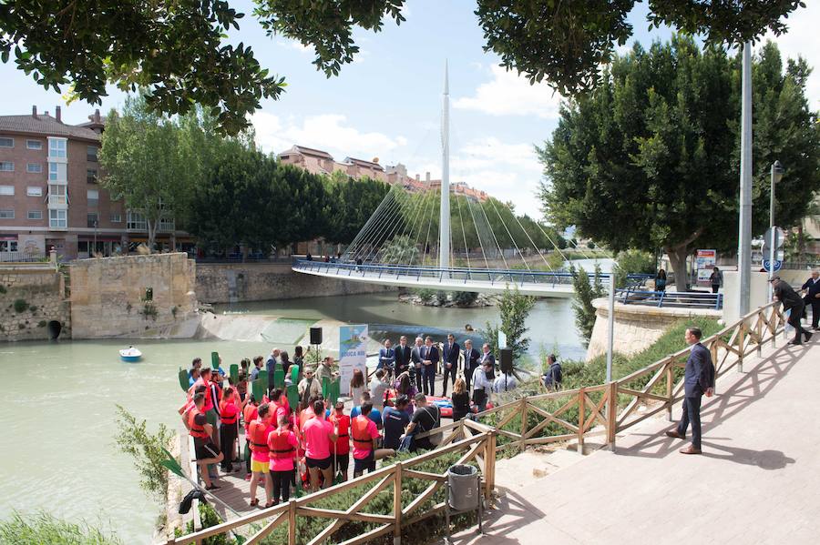 Los alumnos de la cooperativa de enseñanza Samaniego de Alcantarilla inauguran las nuevas actividades acuáticas, organizadas por 'La Verdad', el Ayuntamiento y Aguas de Murcia