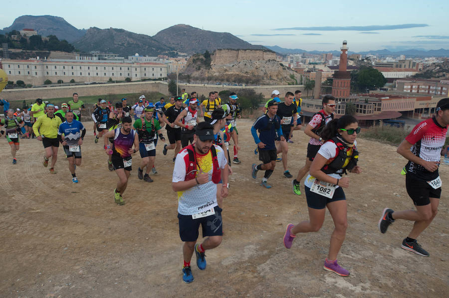 Unos 3.800 valientes parten con la primera luz del día al asalto de las baterías de costa de Cartagena