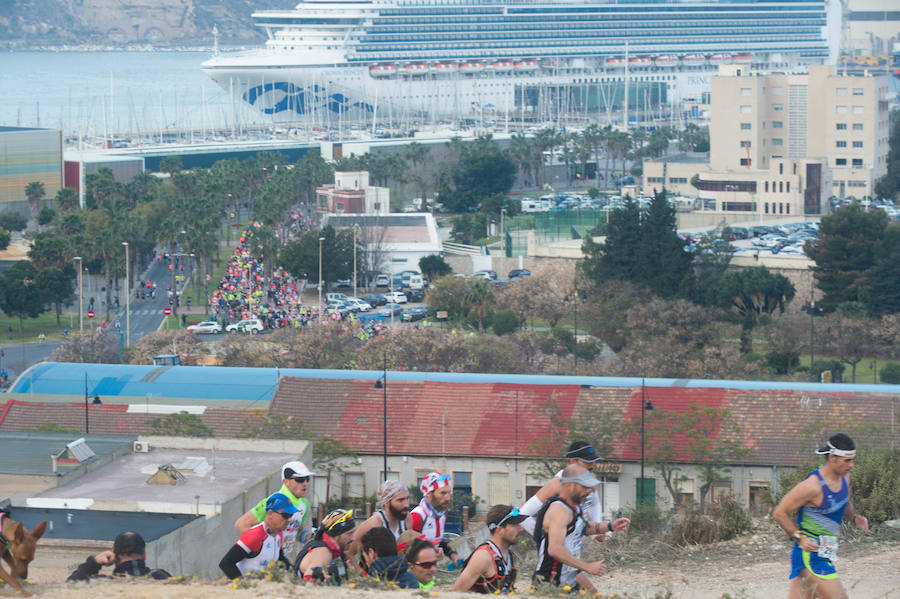 Unos 3.800 valientes parten con la primera luz del día al asalto de las baterías de costa de Cartagena