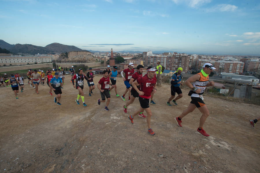 Unos 3.800 valientes parten con la primera luz del día al asalto de las baterías de costa de Cartagena