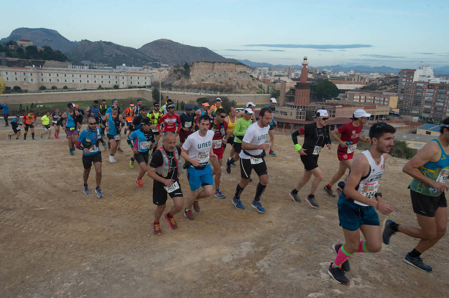 Unos 3.800 valientes parten con la primera luz del día al asalto de las baterías de costa de Cartagena