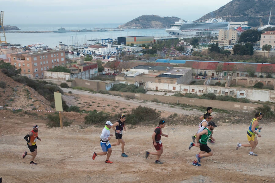 Unos 3.800 valientes parten con la primera luz del día al asalto de las baterías de costa de Cartagena