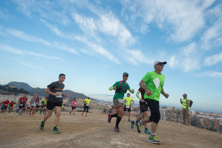 Unos 3.800 valientes parten con la primera luz del día al asalto de las baterías de costa de Cartagena
