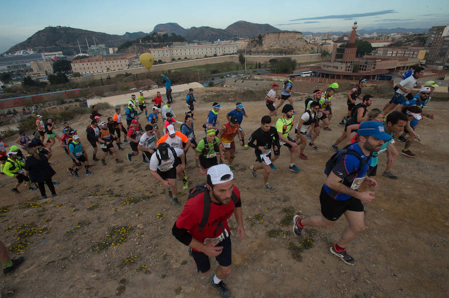 Unos 3.800 valientes parten con la primera luz del día al asalto de las baterías de costa de Cartagena