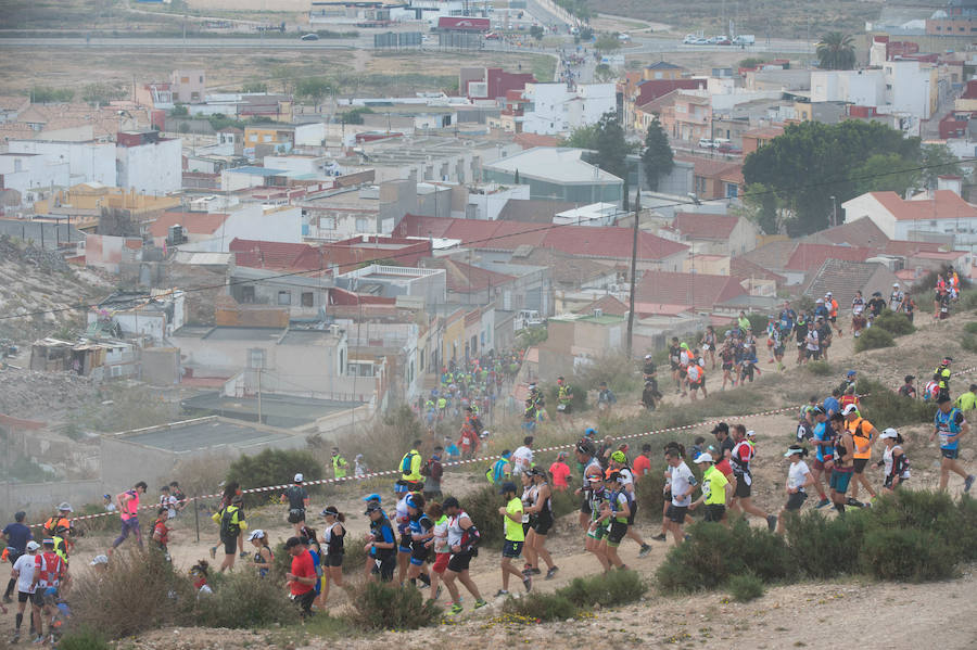 Unos 3.800 valientes parten con la primera luz del día al asalto de las baterías de costa de Cartagena